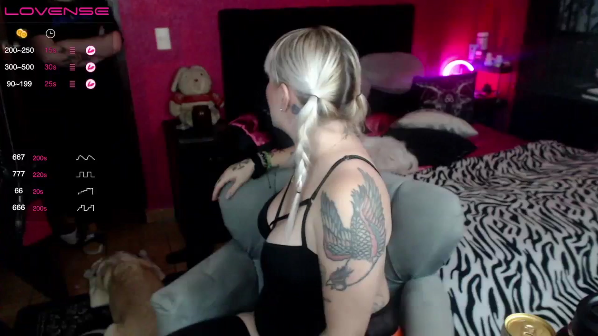 Gallery image thumbnail from AxeHallow's myfreecams stream on, 08/25/2023, 24:51 image 14 of 20