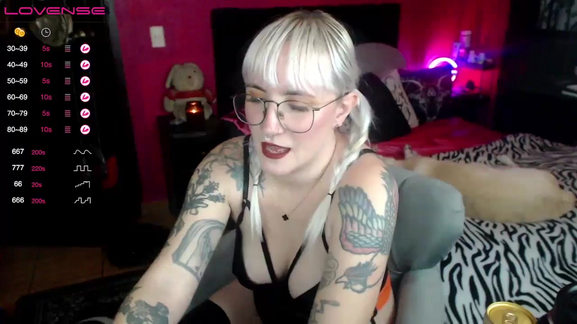 Gallery image thumbnail from AxeHallow's myfreecams stream on, 08/25/2023, 24:51 image 3 of 20