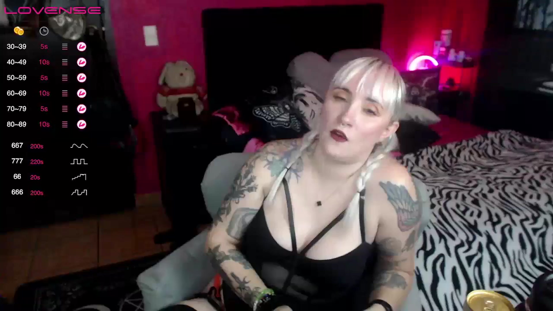 Gallery image thumbnail from AxeHallow's myfreecams stream on, 08/25/2023, 24:51 image 12 of 20