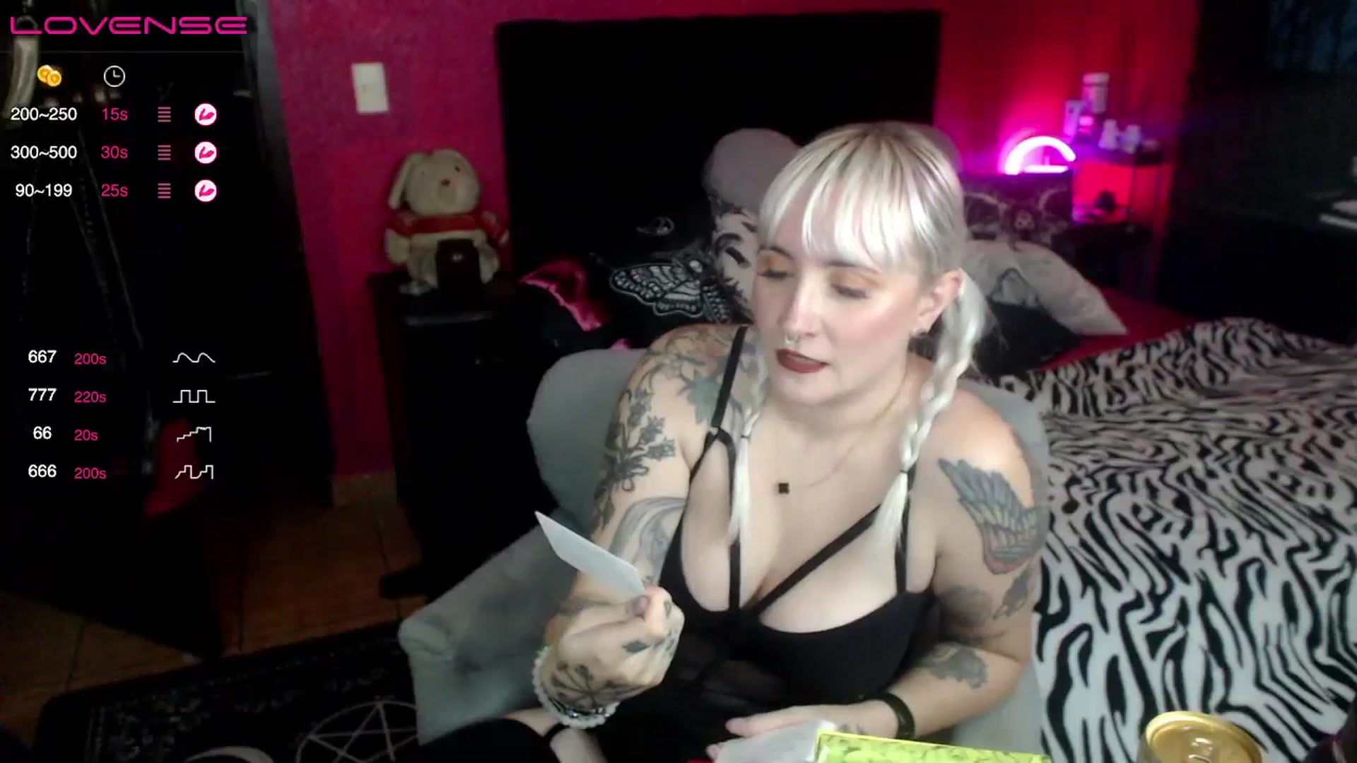 Gallery image thumbnail from AxeHallow's myfreecams stream on, 08/25/2023, 03:16 image 4 of 20