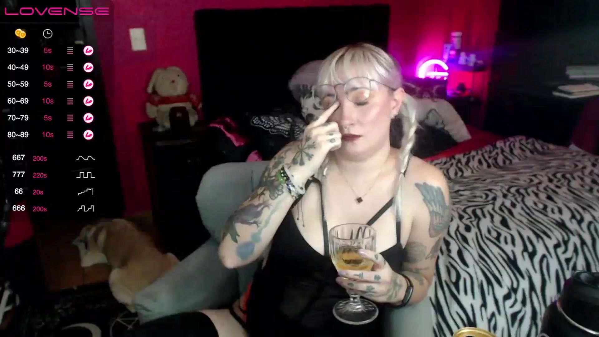 Gallery image thumbnail from AxeHallow's myfreecams stream on, 08/25/2023, 03:16 image 10 of 20