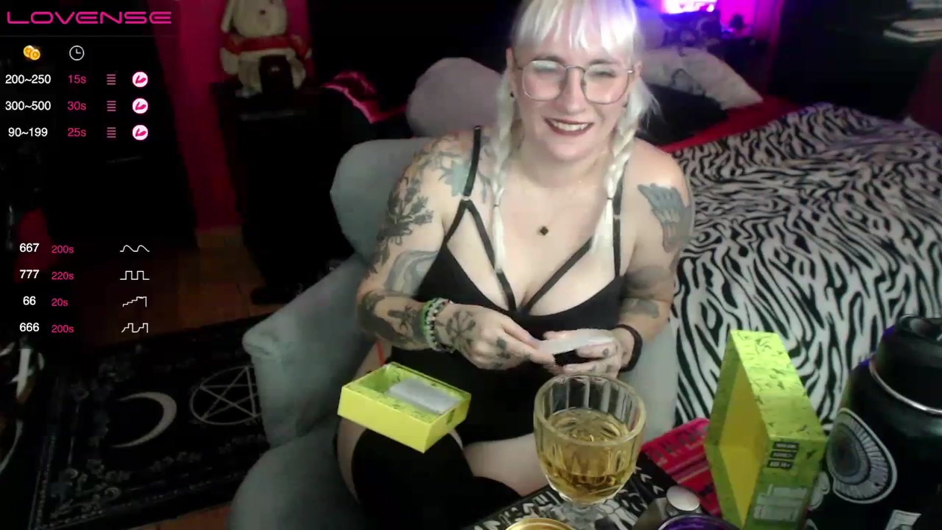 Gallery image thumbnail from AxeHallow's myfreecams stream on, 08/25/2023, 04:45 image 2 of 20