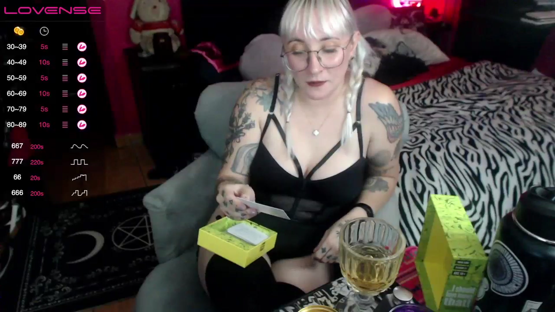 Gallery image thumbnail from AxeHallow's myfreecams stream on, 08/25/2023, 04:45 image 3 of 20