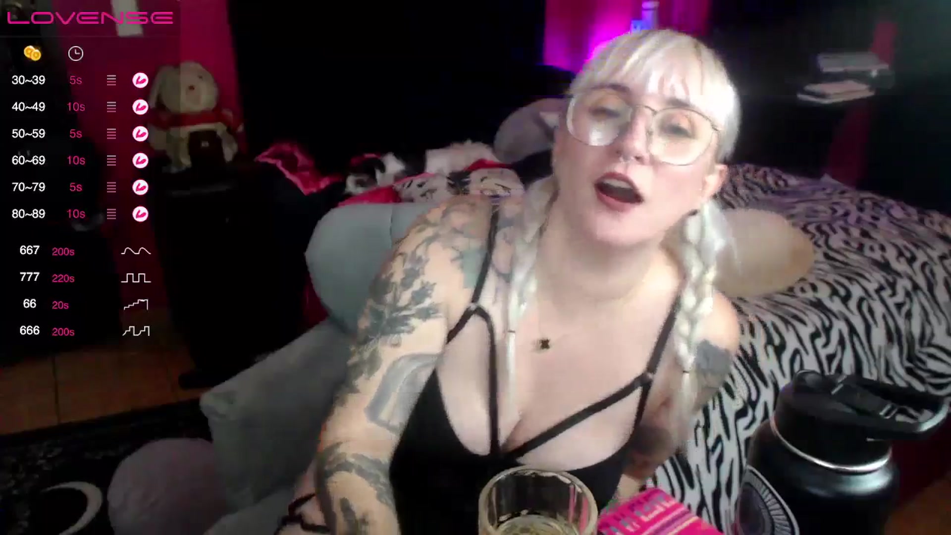 Gallery image thumbnail from AxeHallow's myfreecams stream on, 08/25/2023, 07:12 image 16 of 20