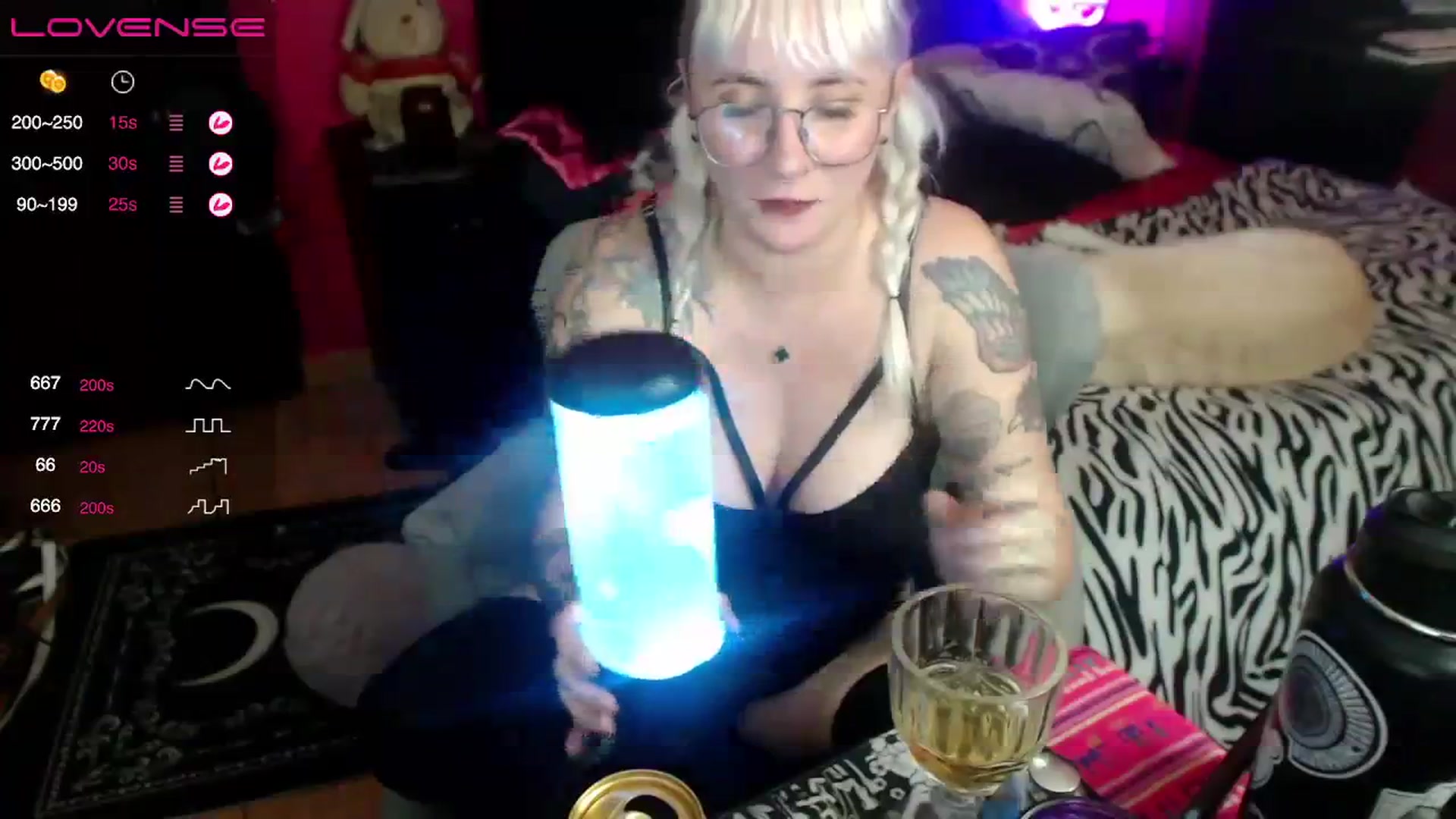 Gallery image thumbnail from AxeHallow's myfreecams stream on, 08/25/2023, 07:12 image 5 of 20