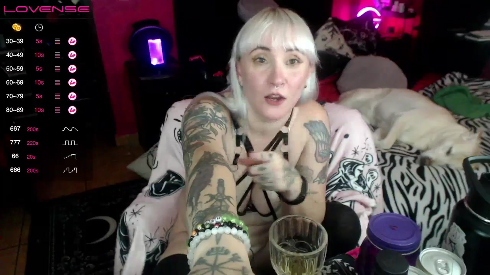 Gallery image thumbnail from AxeHallow's myfreecams stream on, 08/27/2023, 06:47 image 15 of 20