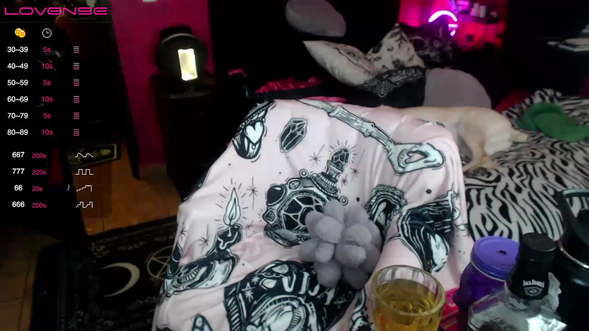 Gallery image thumbnail from AxeHallow's myfreecams stream on, 08/27/2023, 07:36 image 17 of 20