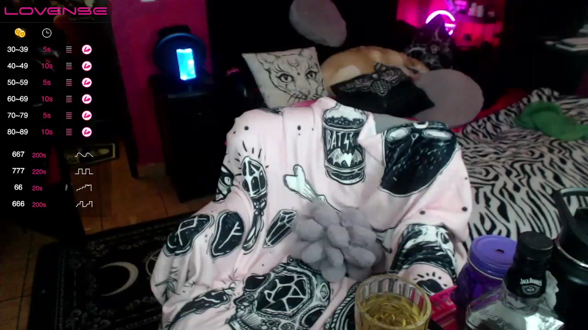 Gallery image thumbnail from AxeHallow's myfreecams stream on, 08/27/2023, 08:48 image 1 of 20