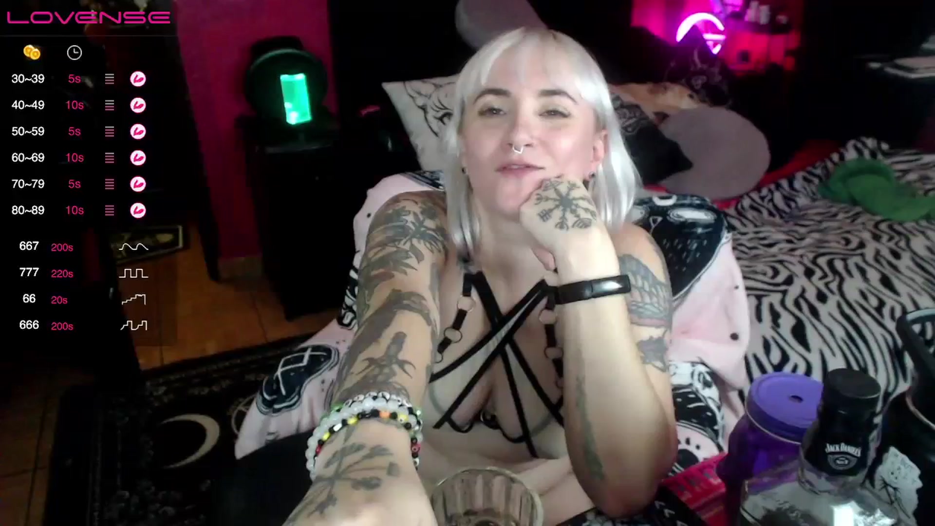 Gallery image thumbnail from AxeHallow's myfreecams stream on, 08/27/2023, 08:48 image 6 of 20