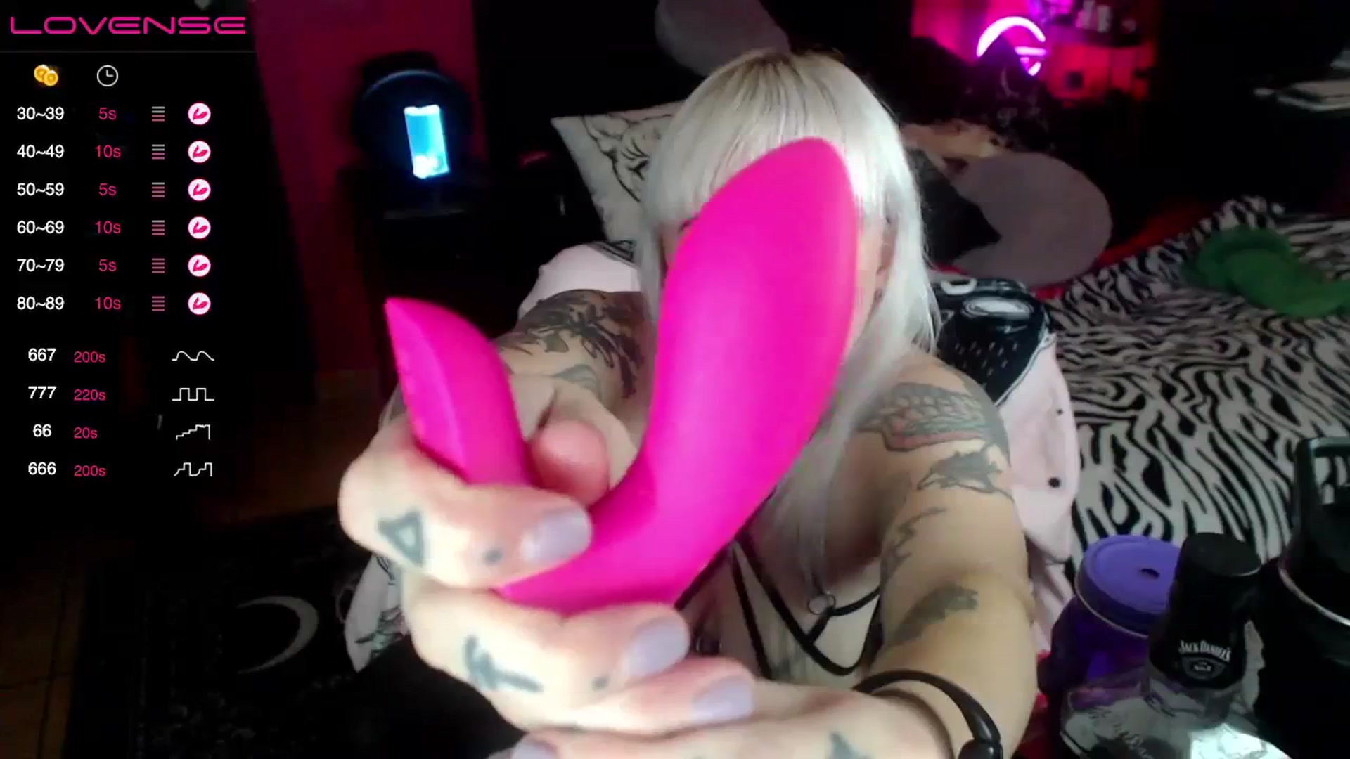 Gallery image thumbnail from AxeHallow's myfreecams stream on, 08/27/2023, 08:48 image 15 of 20