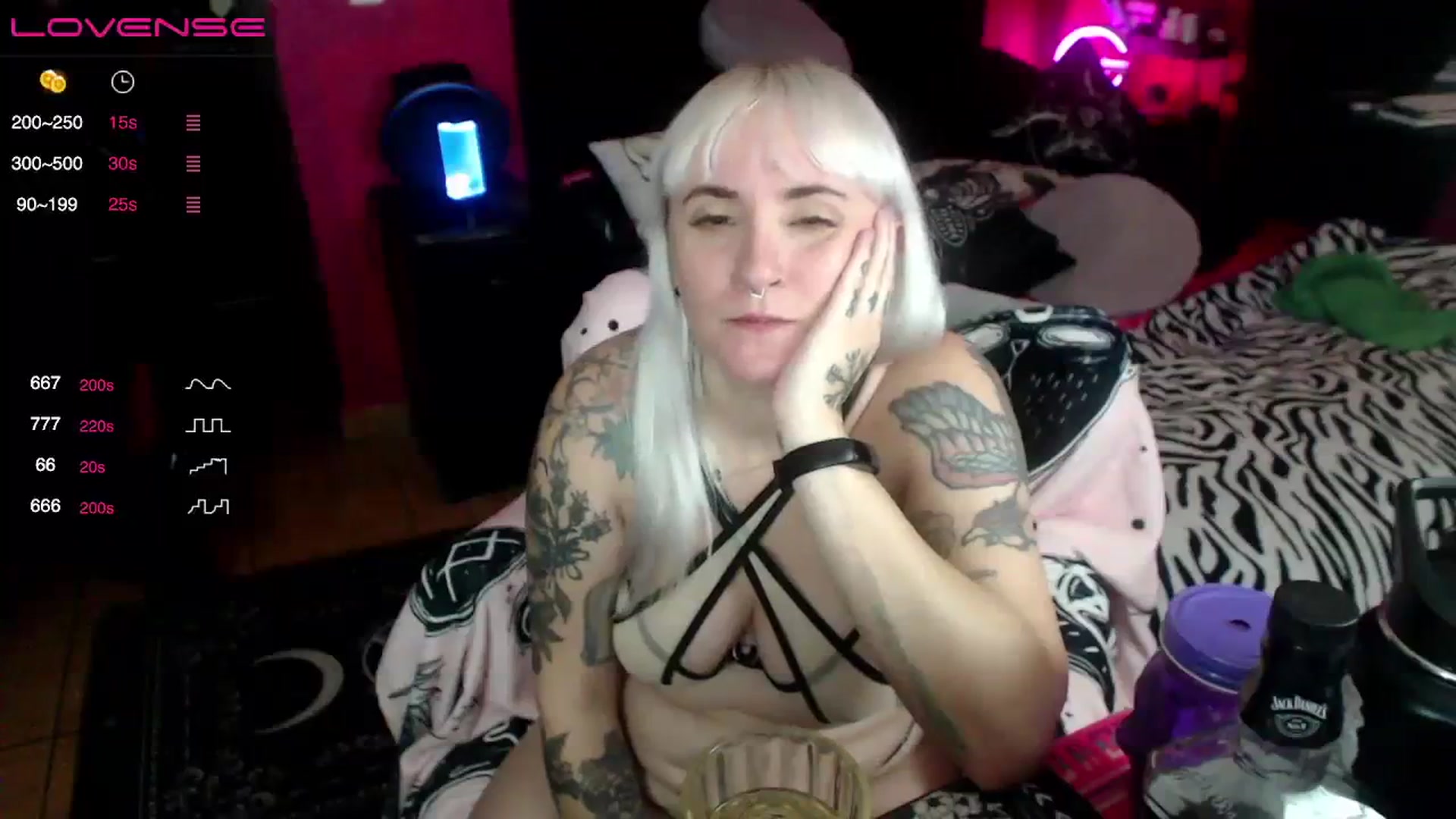Gallery image thumbnail from AxeHallow's myfreecams stream on, 08/27/2023, 08:48 image 17 of 20