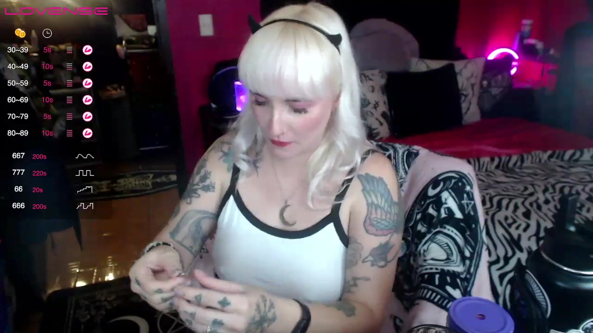 Gallery image thumbnail from AxeHallow's myfreecams stream on, 08/31/2023, 01:39 image 5 of 20