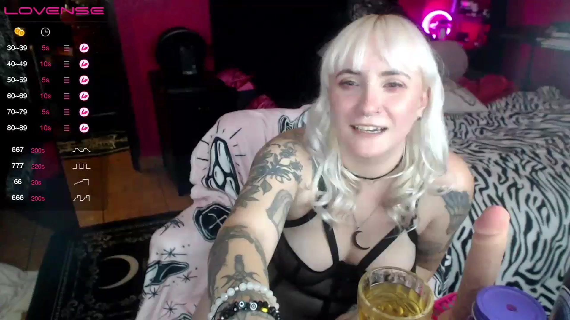 Gallery image thumbnail from AxeHallow's myfreecams stream on, 09/06/2023, 06:56 image 2 of 20