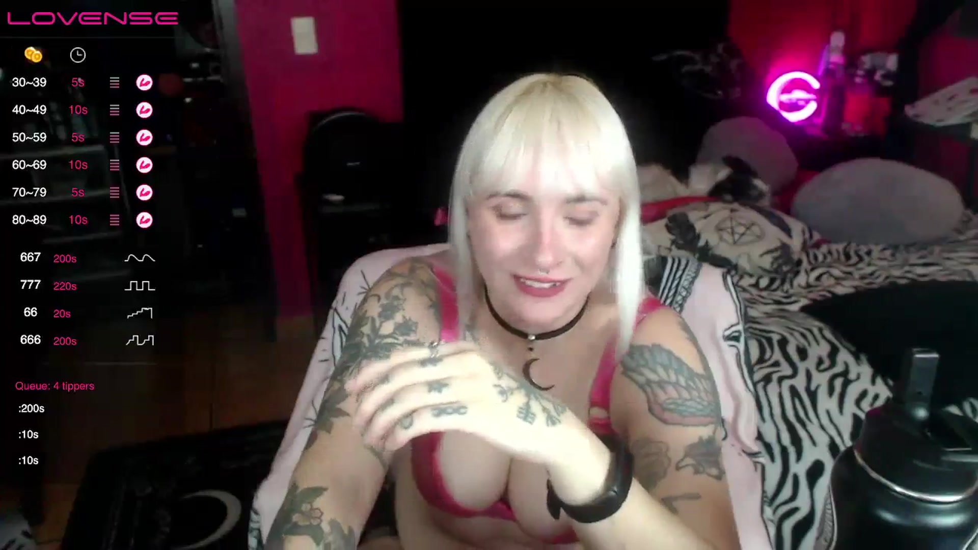 Gallery image thumbnail from AxeHallow's myfreecams stream on, 09/11/2023, 03:32 image 18 of 20