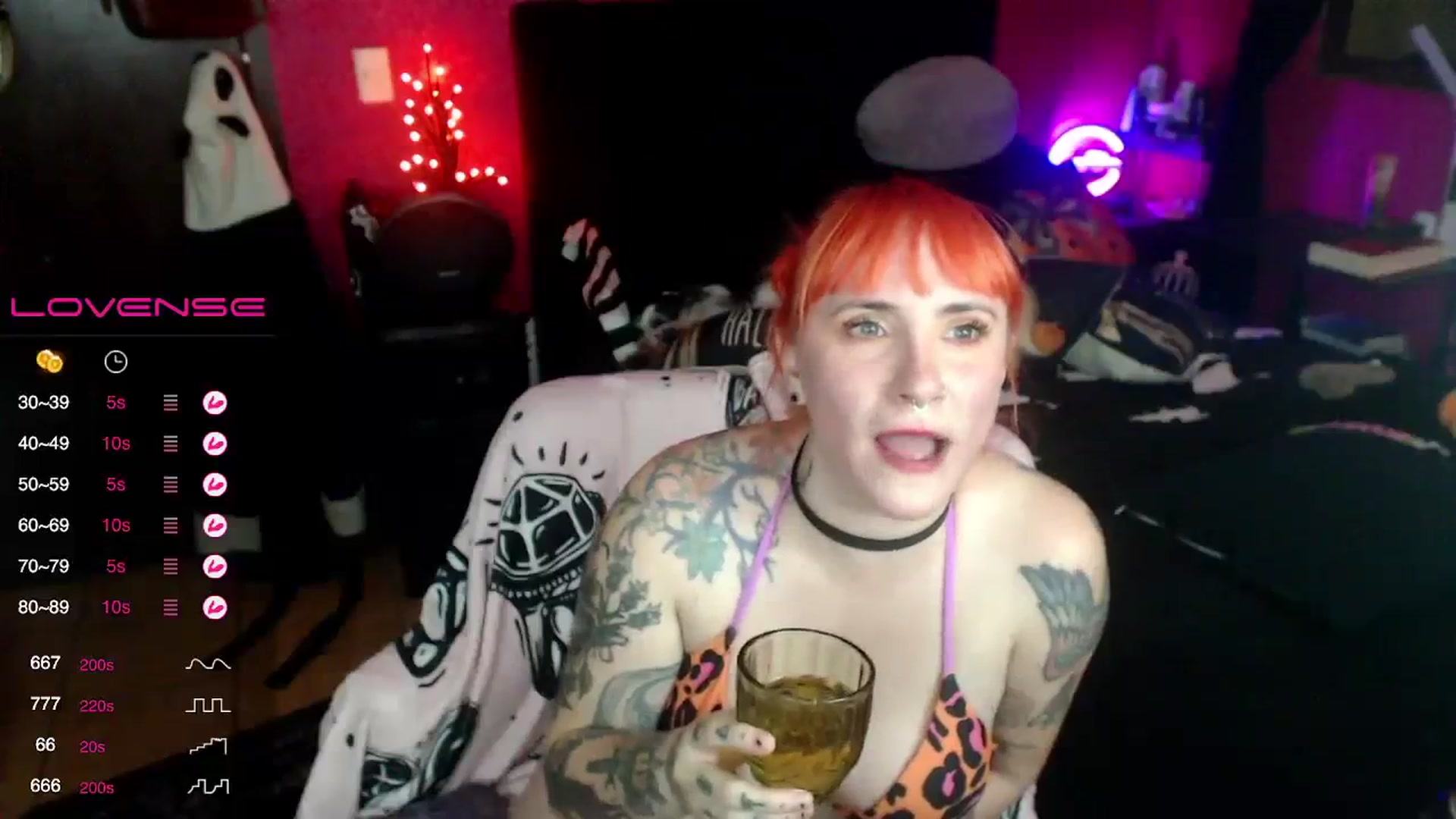 Gallery image thumbnail from AxeHallow's myfreecams stream on, 10/01/2023, 03:20 image 14 of 20