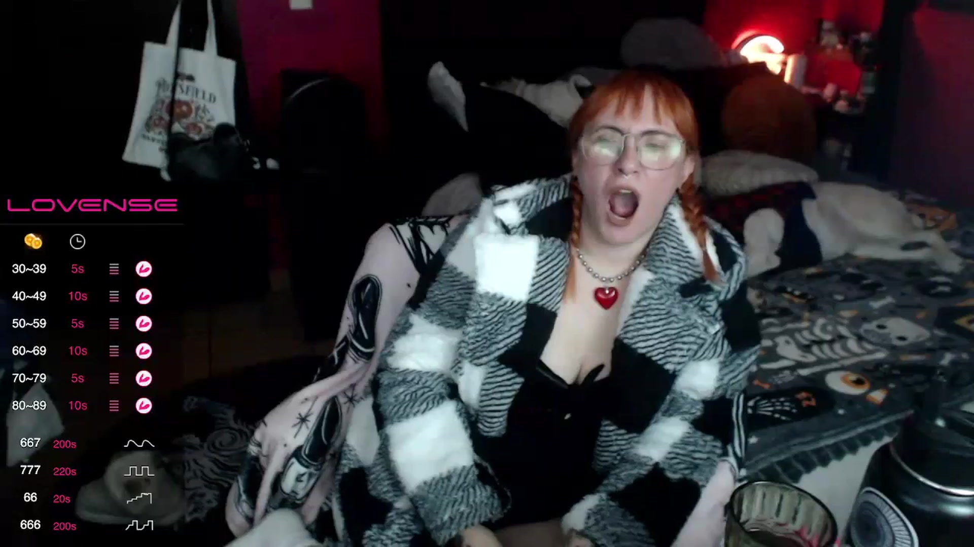Gallery image thumbnail from AxeHallow's myfreecams stream on, 12/06/2023, 03:48 image 5 of 20