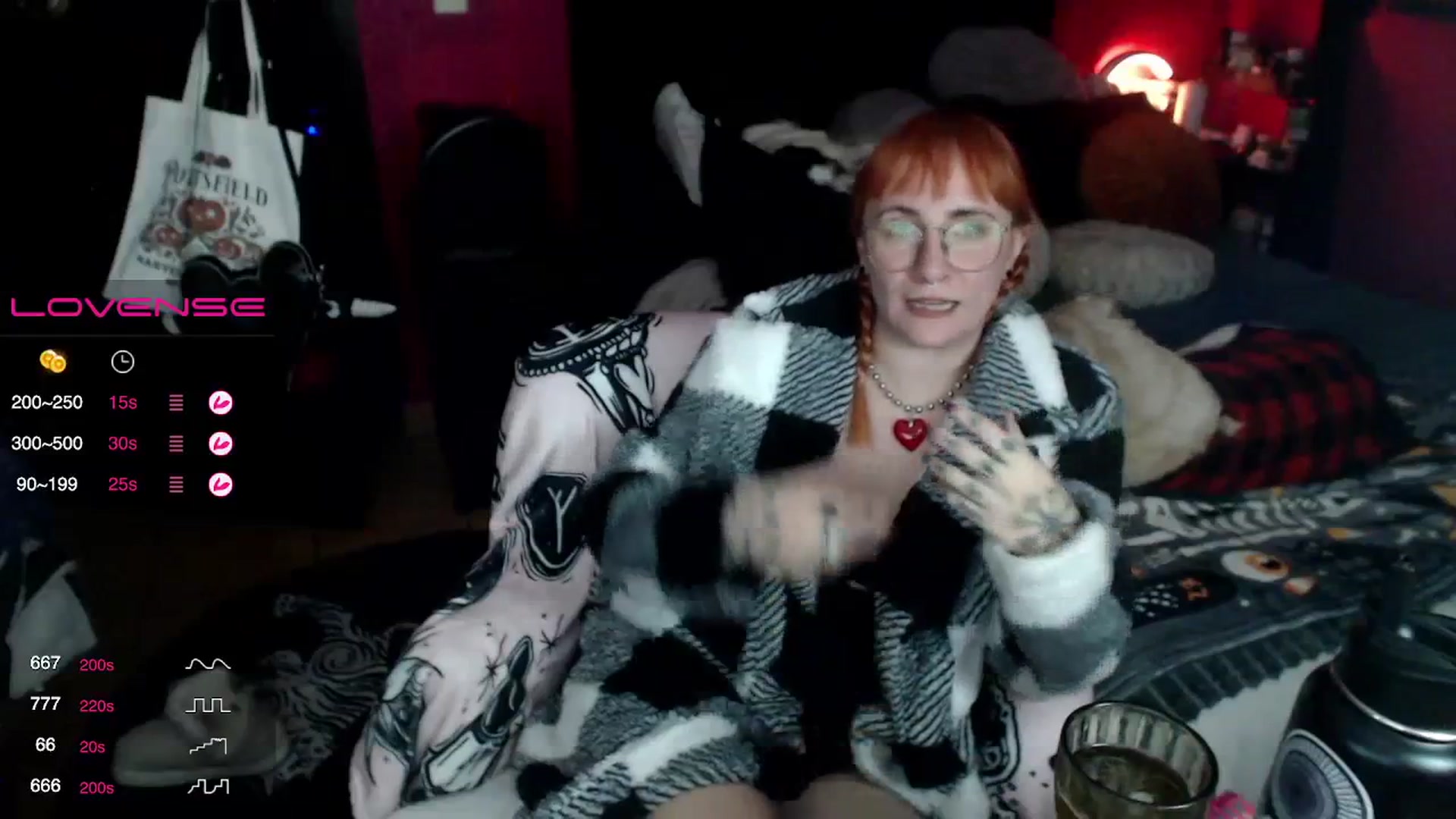 Gallery image thumbnail from AxeHallow's myfreecams stream on, 12/06/2023, 05:01 image 18 of 20