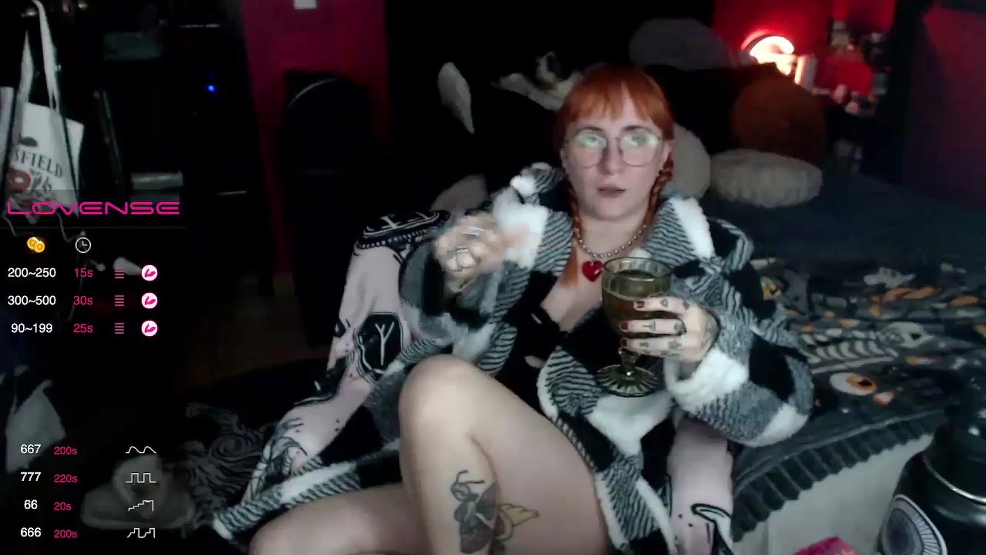 Gallery image thumbnail from AxeHallow's myfreecams stream on, 12/06/2023, 05:43 image 13 of 20