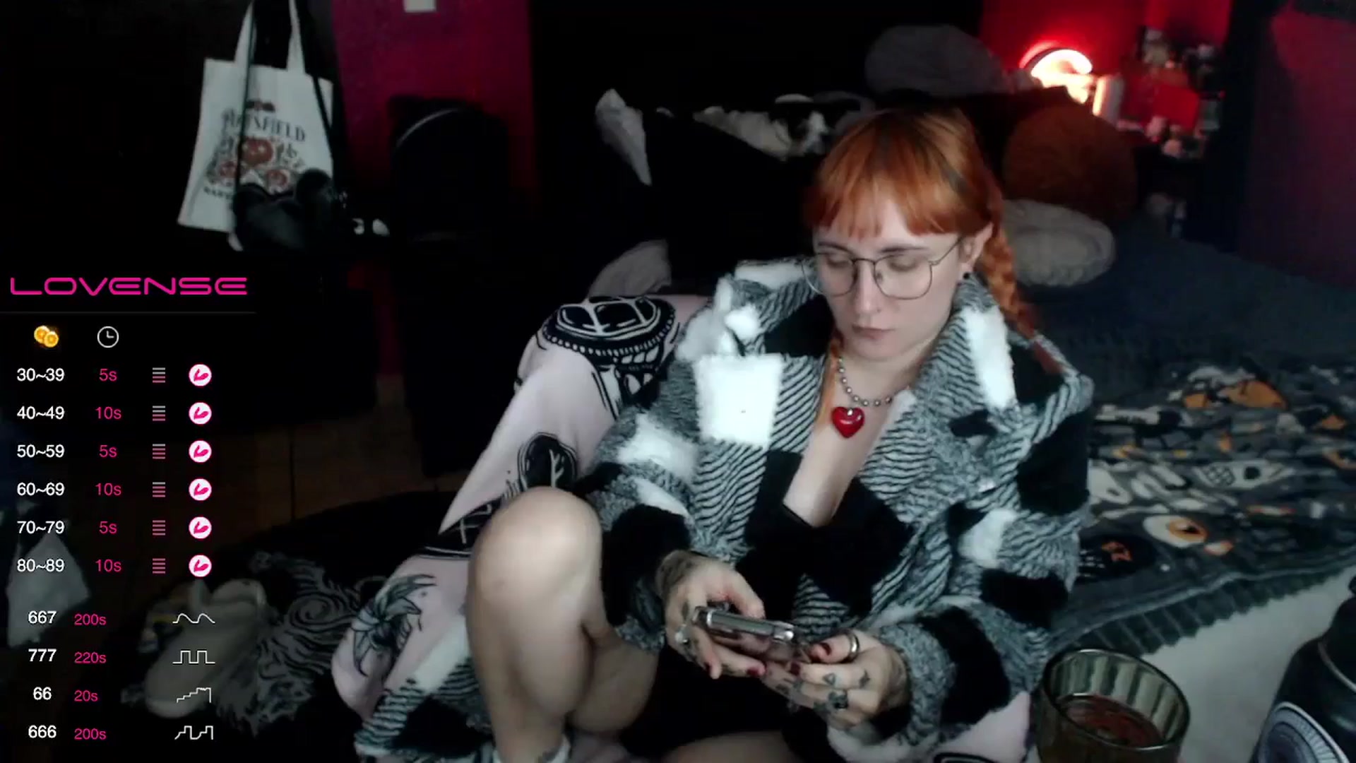 Gallery image thumbnail from AxeHallow's myfreecams stream on, 12/06/2023, 06:31 image 14 of 20