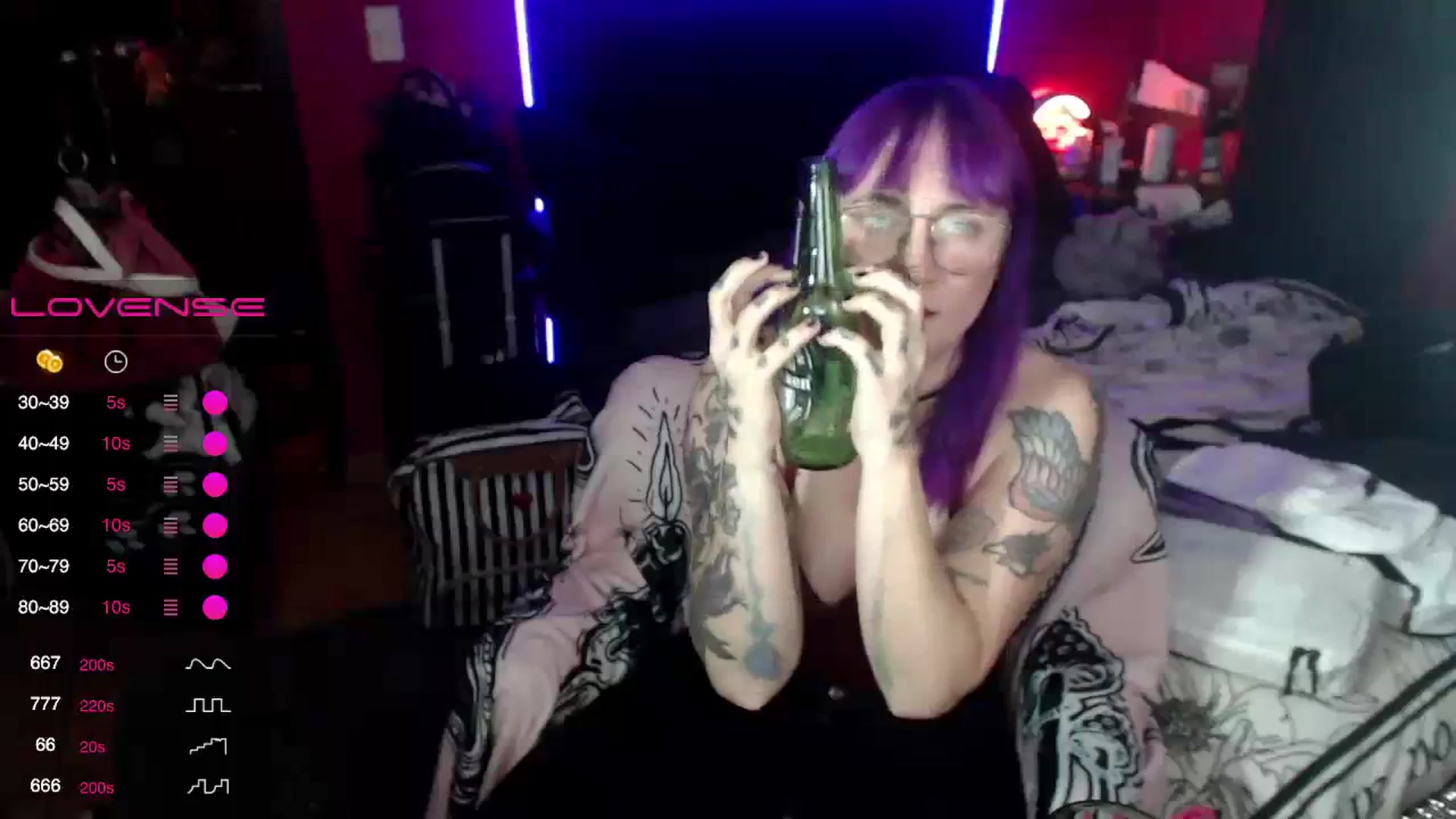 Gallery image thumbnail from AxeHallow's myfreecams stream on, 01/17/2024, 02:34 image 17 of 20