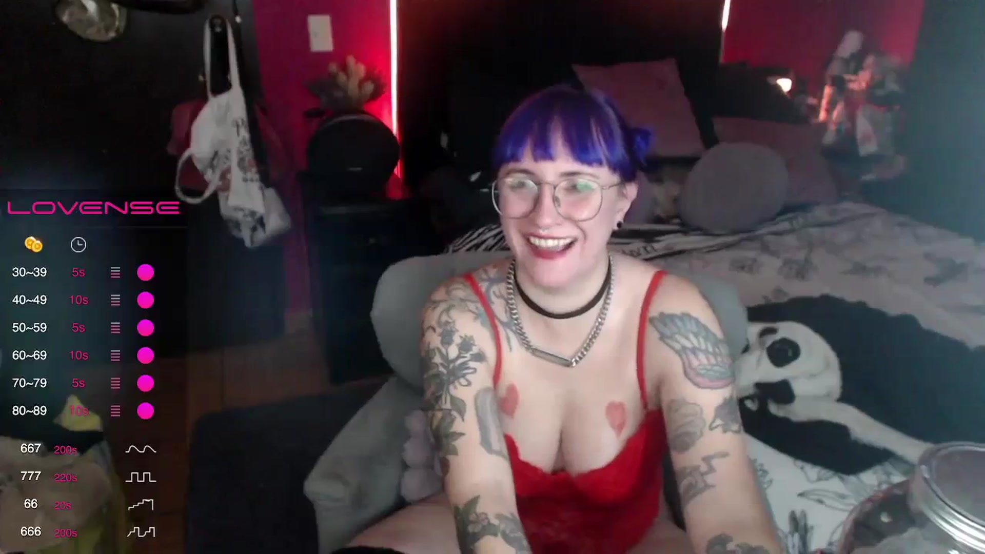 Gallery image thumbnail from AxeHallow's myfreecams stream on, 02/15/2024, 04:11 image 13 of 20