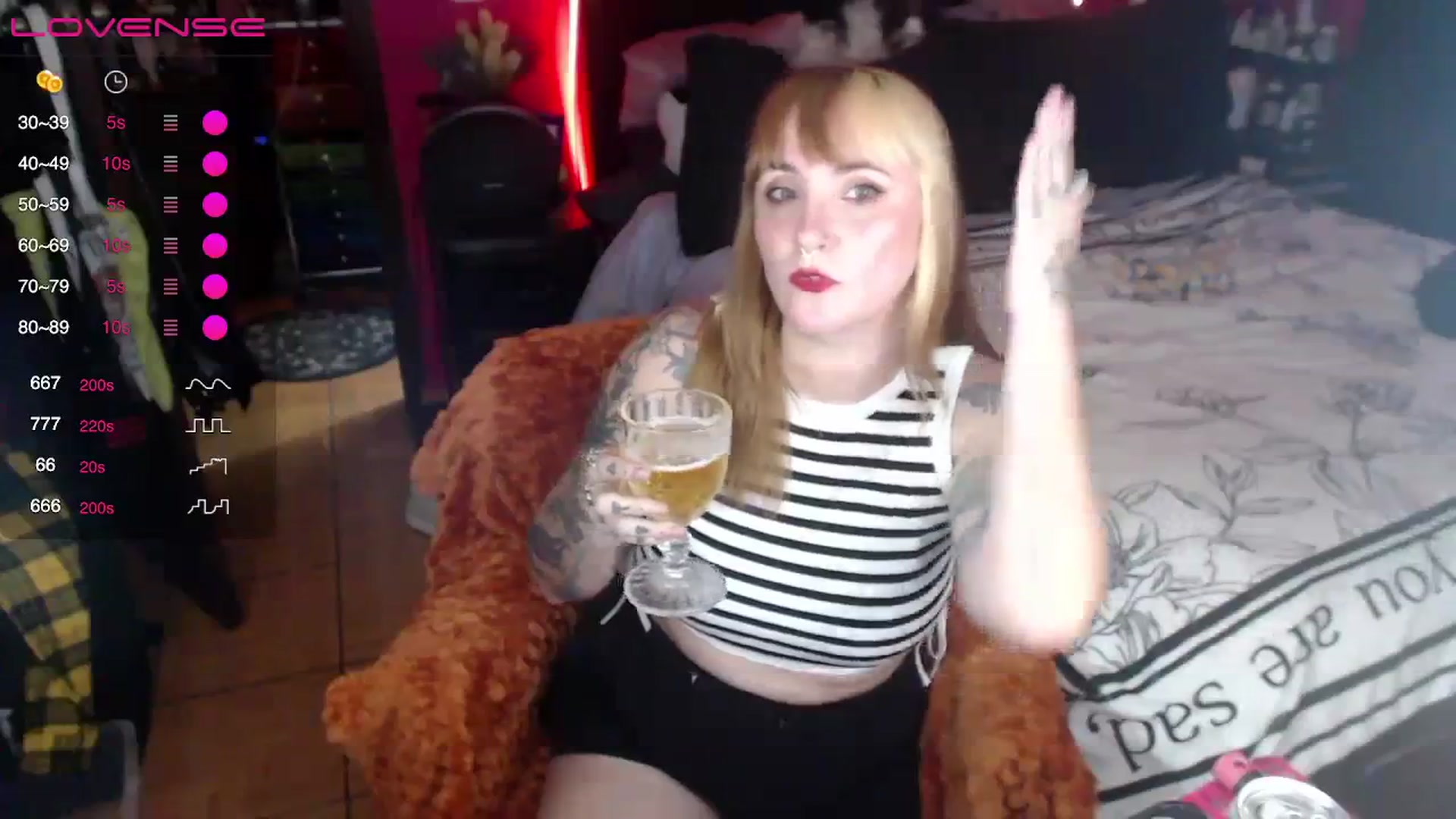 Gallery image thumbnail from AxeHallow's myfreecams stream on, 03/08/2024, 24:44 image 17 of 20