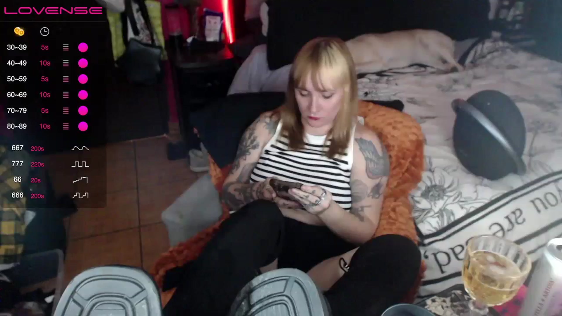 Gallery image thumbnail from AxeHallow's myfreecams stream on, 03/08/2024, 04:01 image 16 of 20