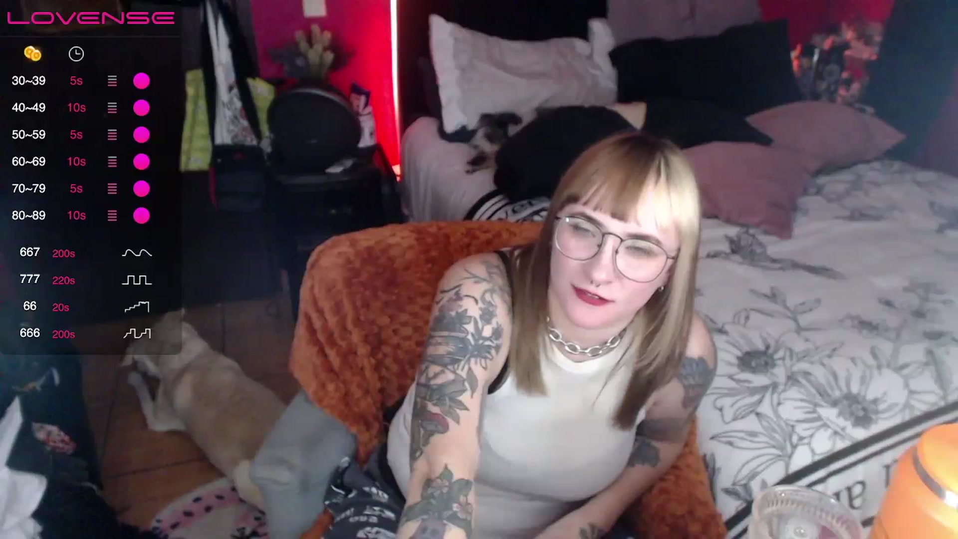 Gallery image thumbnail from AxeHallow's myfreecams stream on, 03/27/2024, 01:42 image 12 of 20