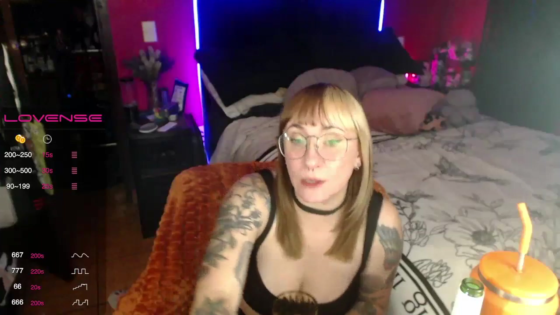 Gallery image thumbnail from AxeHallow's myfreecams stream on, 03/29/2024, 03:00 image 17 of 20