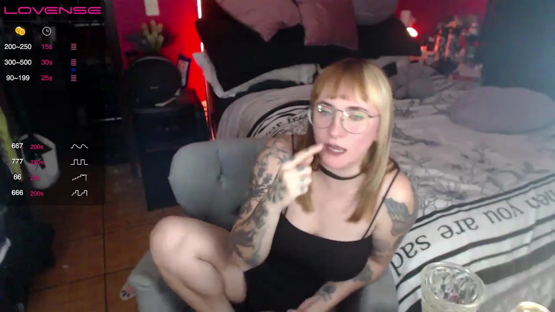 Gallery image thumbnail from AxeHallow's myfreecams stream on, 03/31/2024, 03:54 image 12 of 20