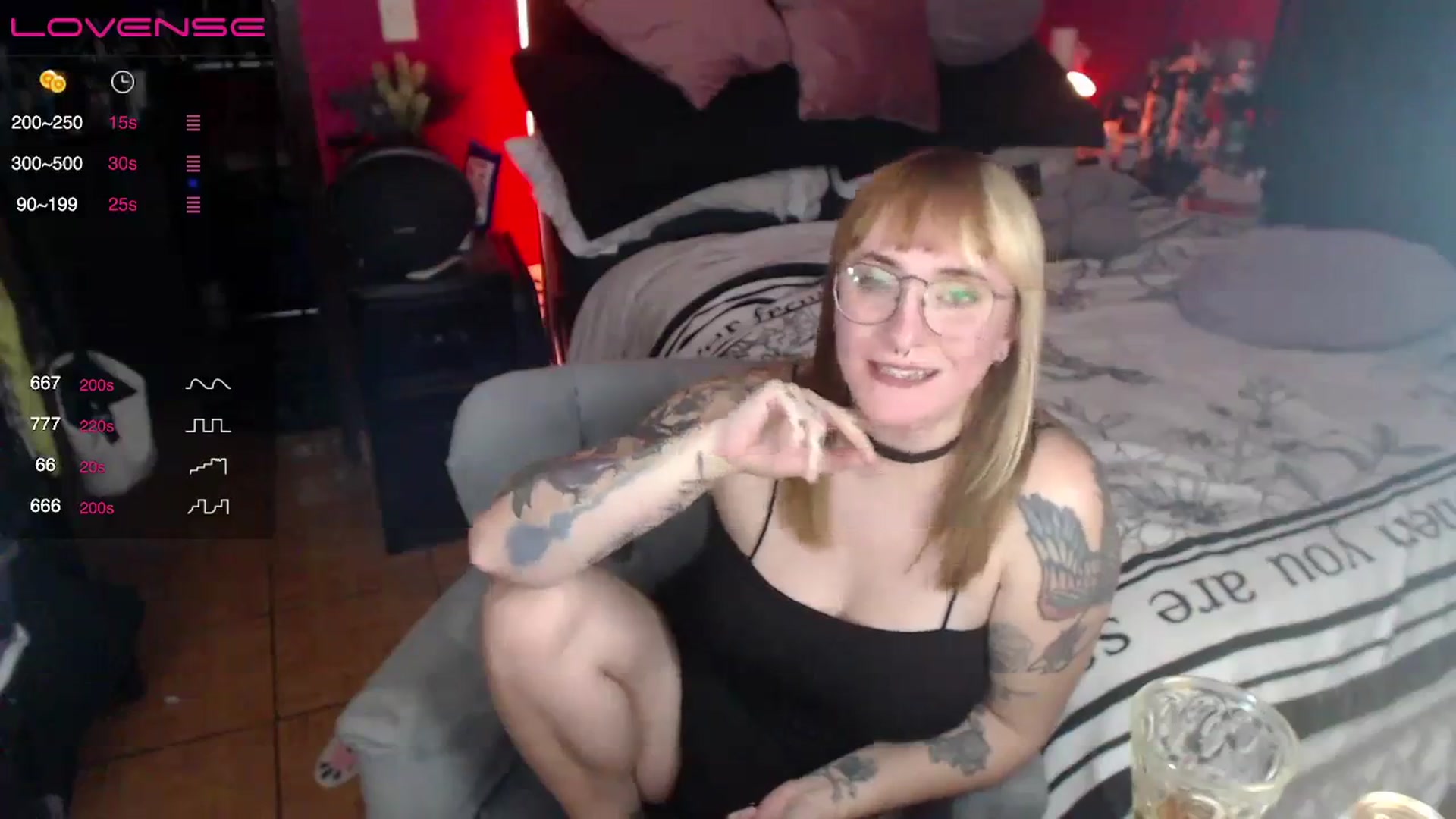 Gallery image thumbnail from AxeHallow's myfreecams stream on, 03/31/2024, 03:54 image 10 of 20