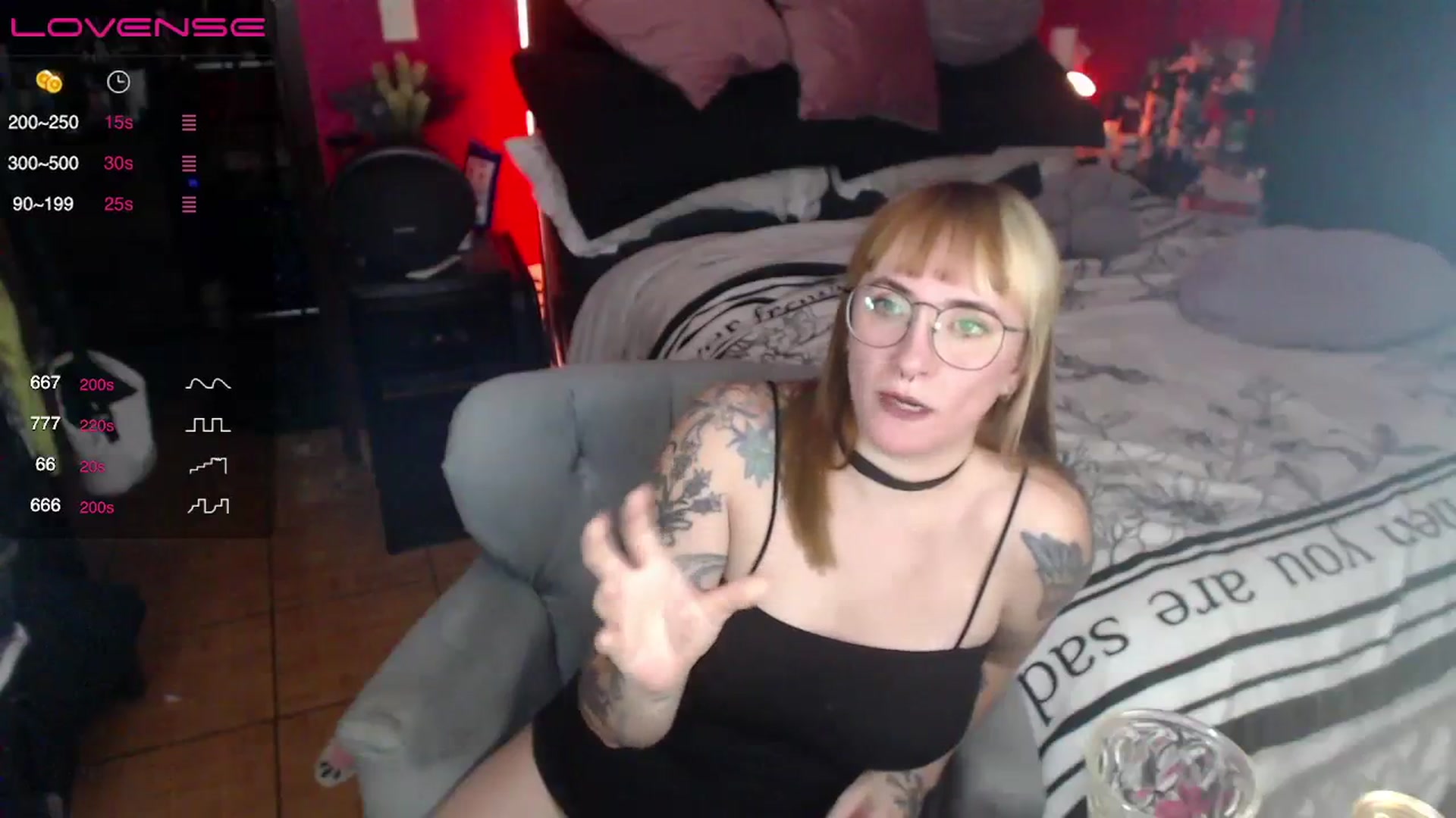 Gallery image thumbnail from AxeHallow's myfreecams stream on, 03/31/2024, 03:54 image 13 of 20