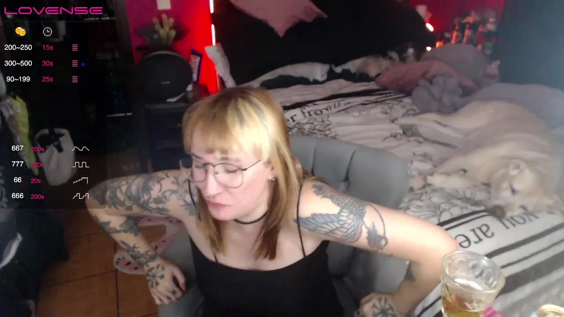 Gallery image thumbnail from AxeHallow's myfreecams stream on, 03/31/2024, 08:30 image 17 of 20