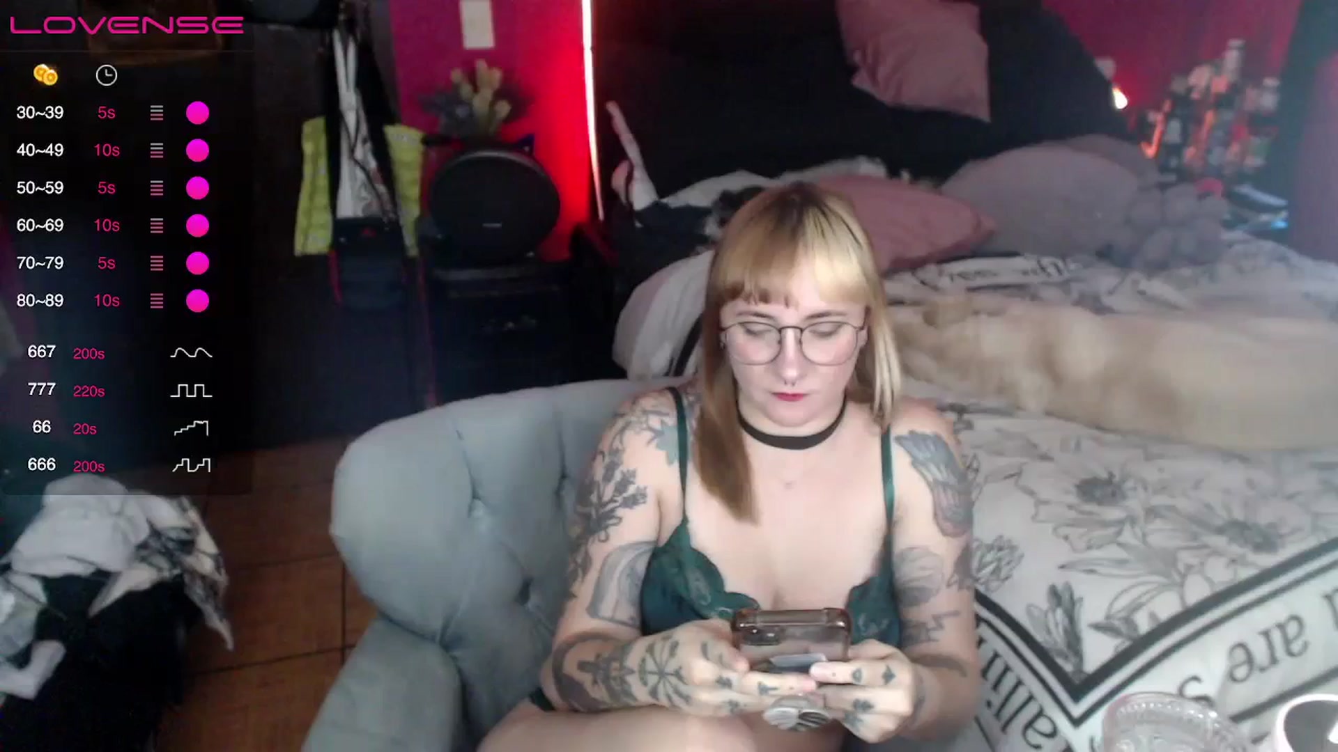 Gallery image thumbnail from AxeHallow's myfreecams stream on, 04/06/2024, 01:16 image 4 of 20