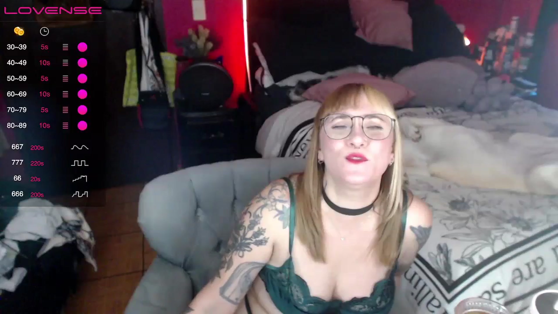 Gallery image thumbnail from AxeHallow's myfreecams stream on, 04/06/2024, 01:16 image 5 of 20
