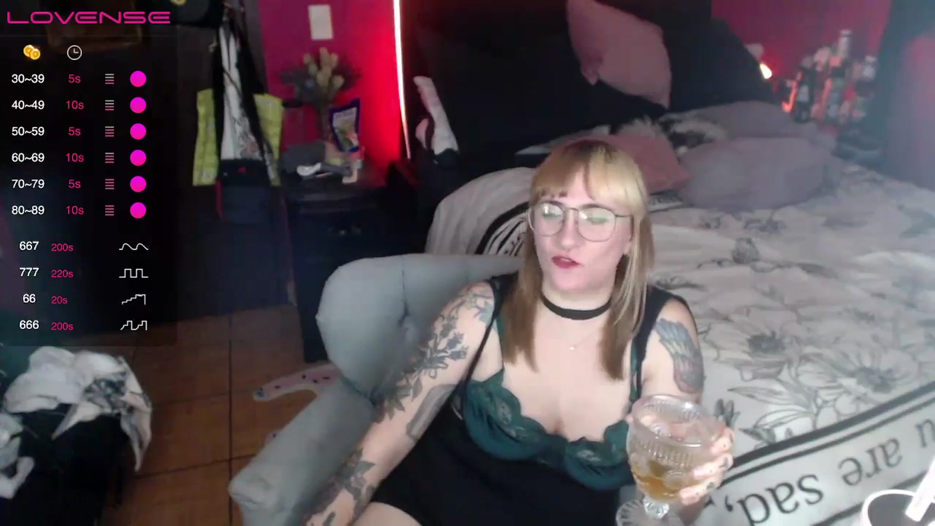 Gallery image thumbnail from AxeHallow's myfreecams stream on, 04/06/2024, 09:04 image 13 of 20