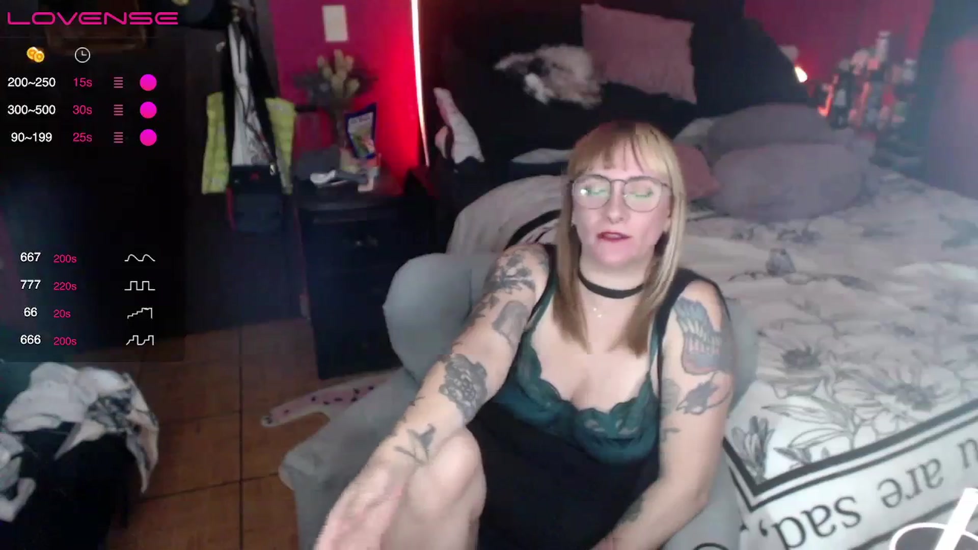 Gallery image thumbnail from AxeHallow's myfreecams stream on, 04/06/2024, 09:04 image 7 of 20