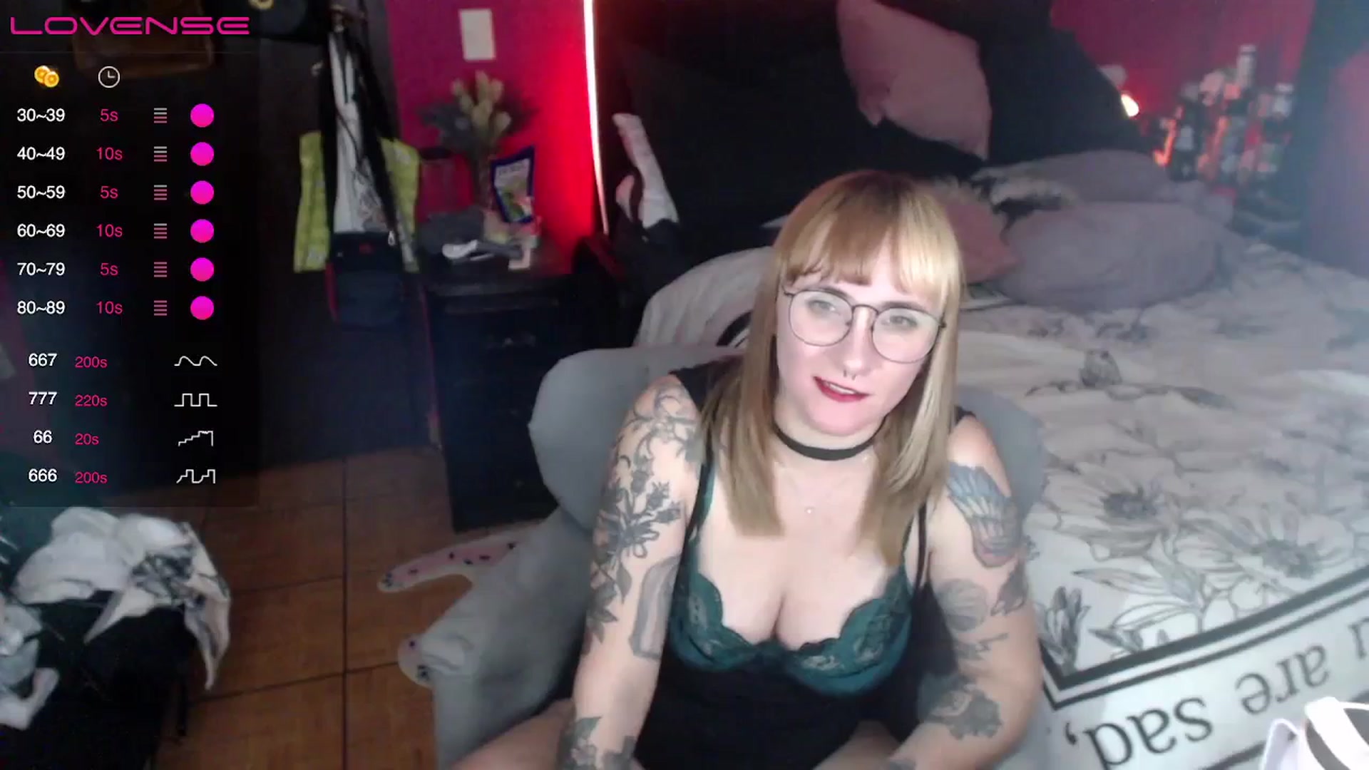 Gallery image thumbnail from AxeHallow's myfreecams stream on, 04/06/2024, 09:04 image 17 of 20