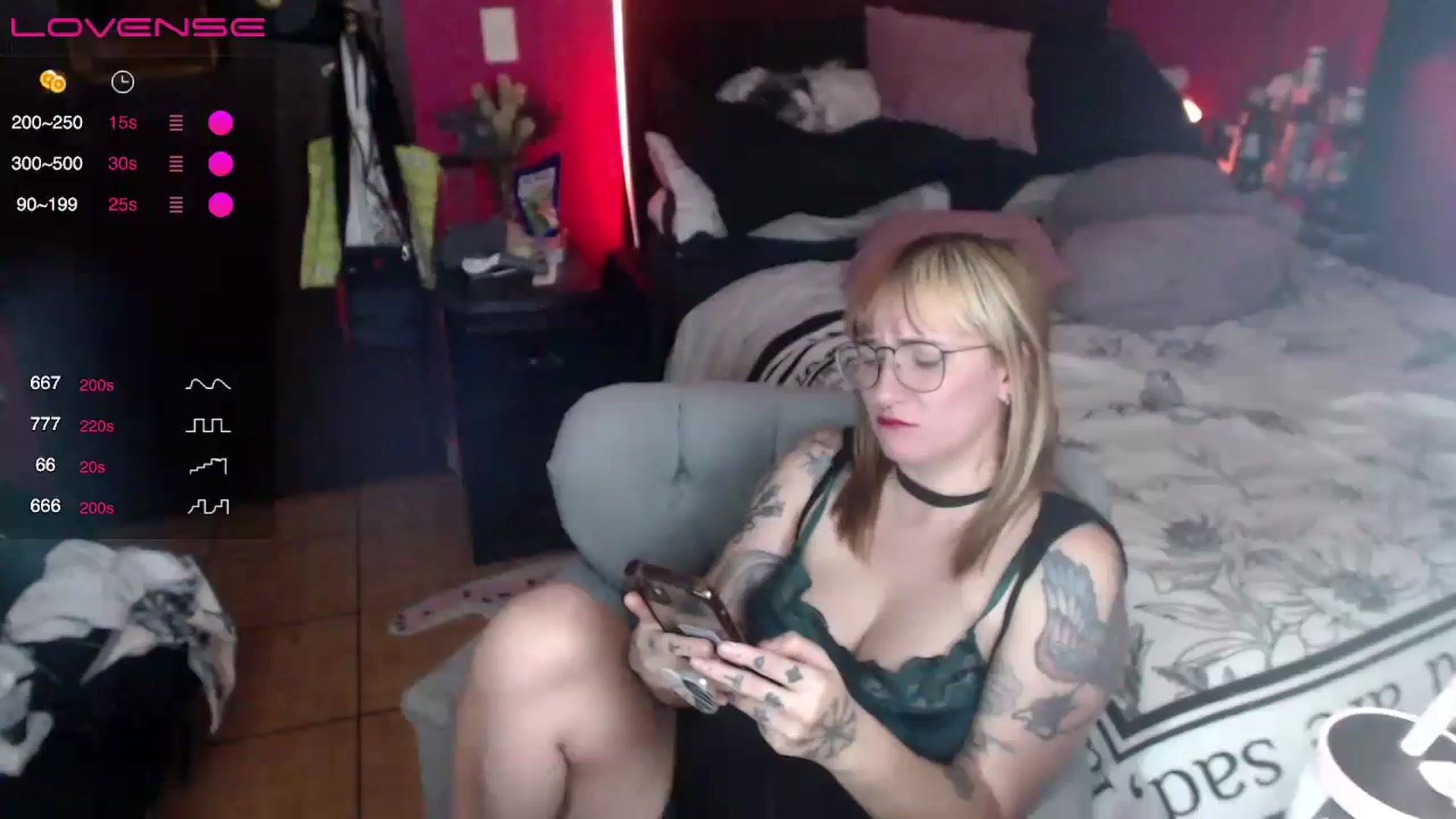 Gallery image thumbnail from AxeHallow's myfreecams stream on, 04/06/2024, 09:04 image 6 of 20