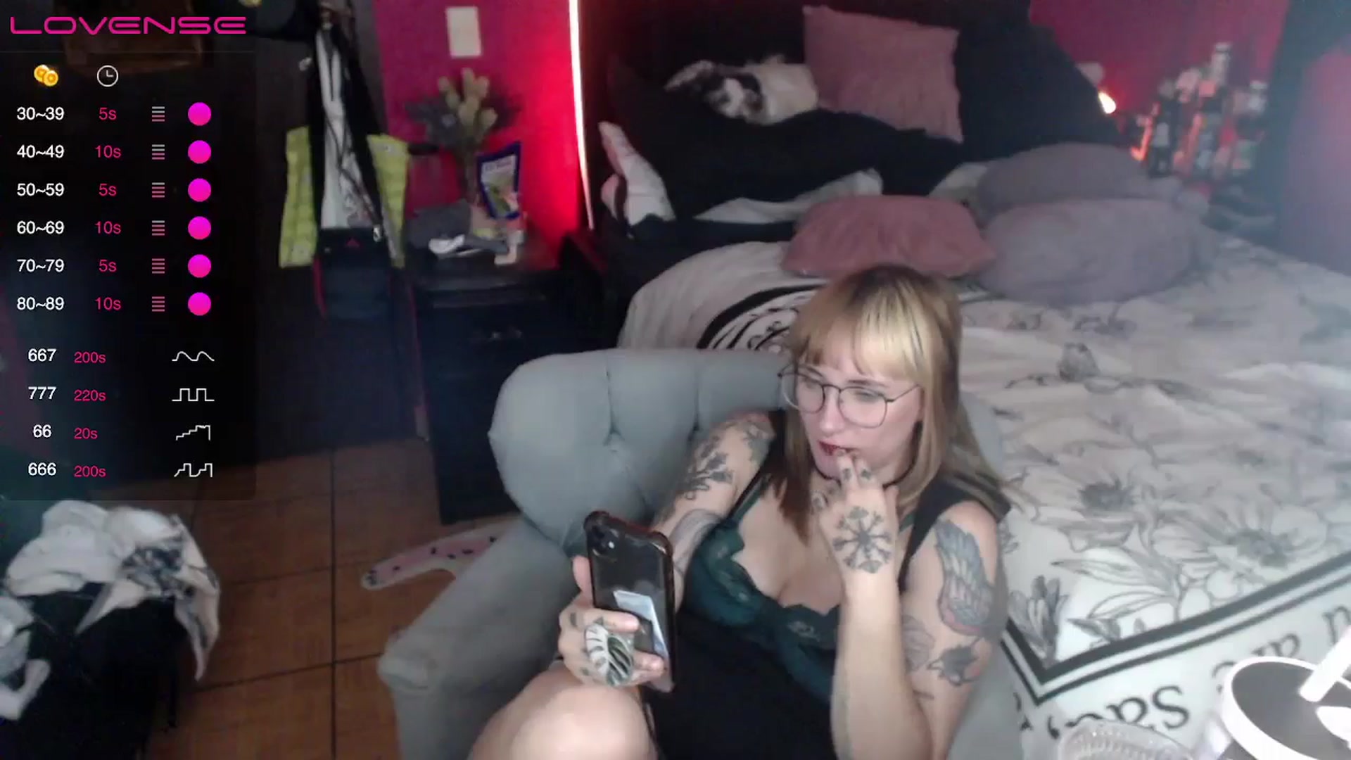 Gallery image thumbnail from AxeHallow's myfreecams stream on, 04/06/2024, 09:04 image 4 of 20