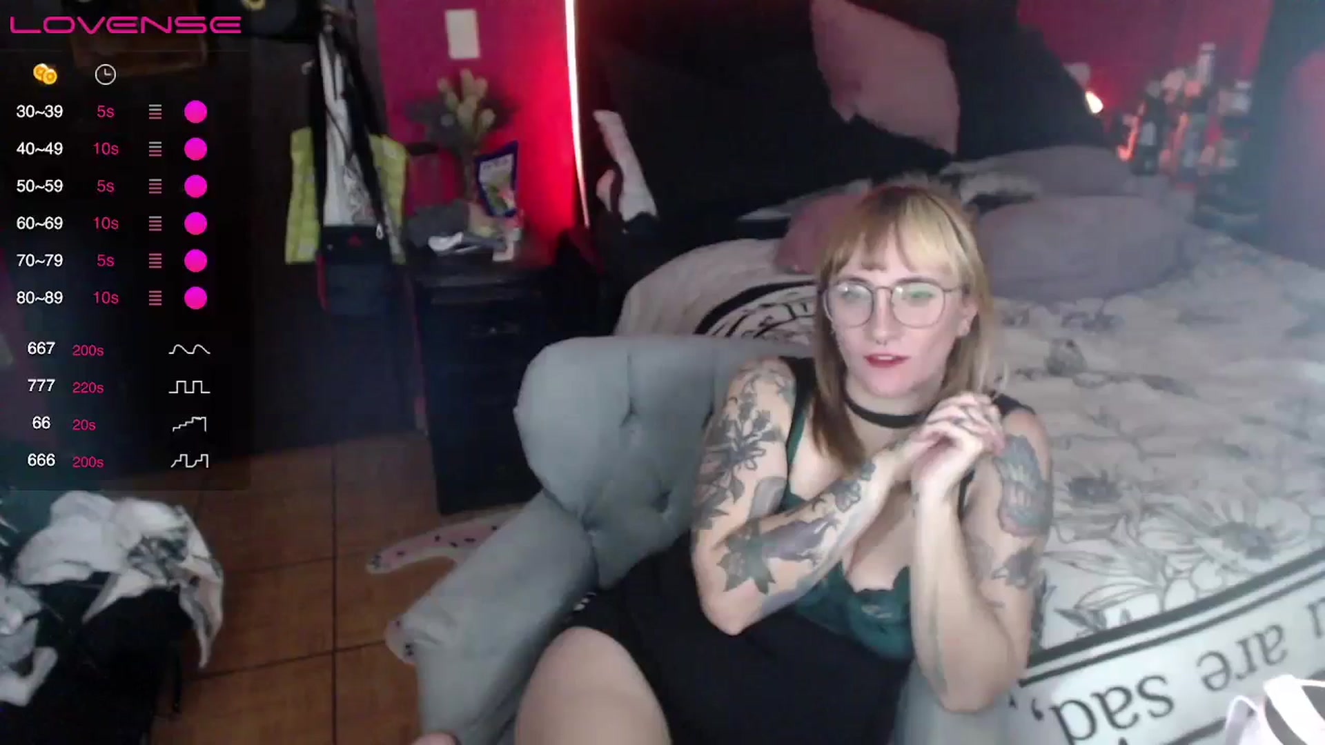 Gallery image thumbnail from AxeHallow's myfreecams stream on, 04/06/2024, 09:04 image 19 of 20