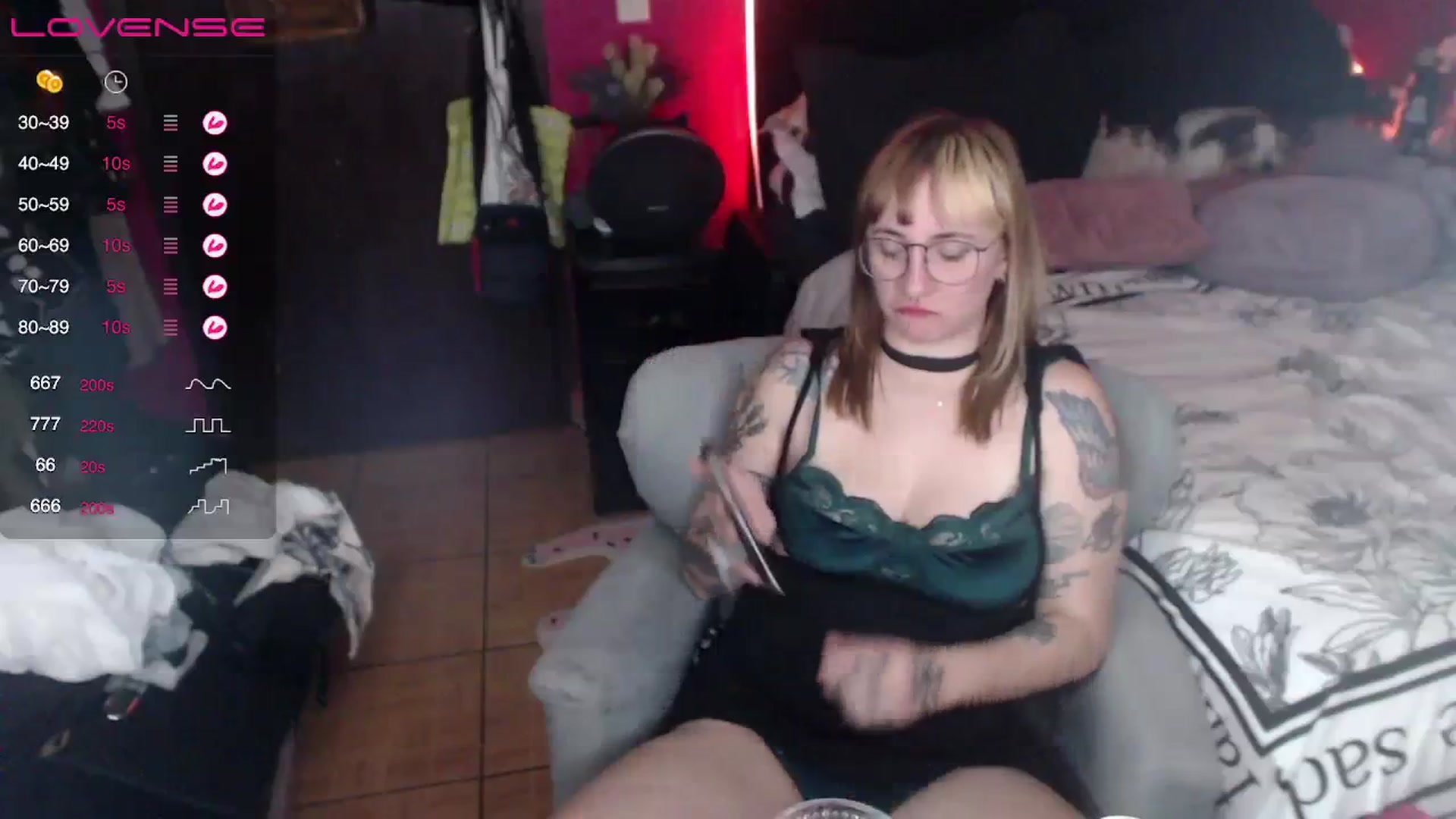 Gallery image thumbnail from AxeHallow's myfreecams stream on, 04/06/2024, 15:14 image 4 of 20
