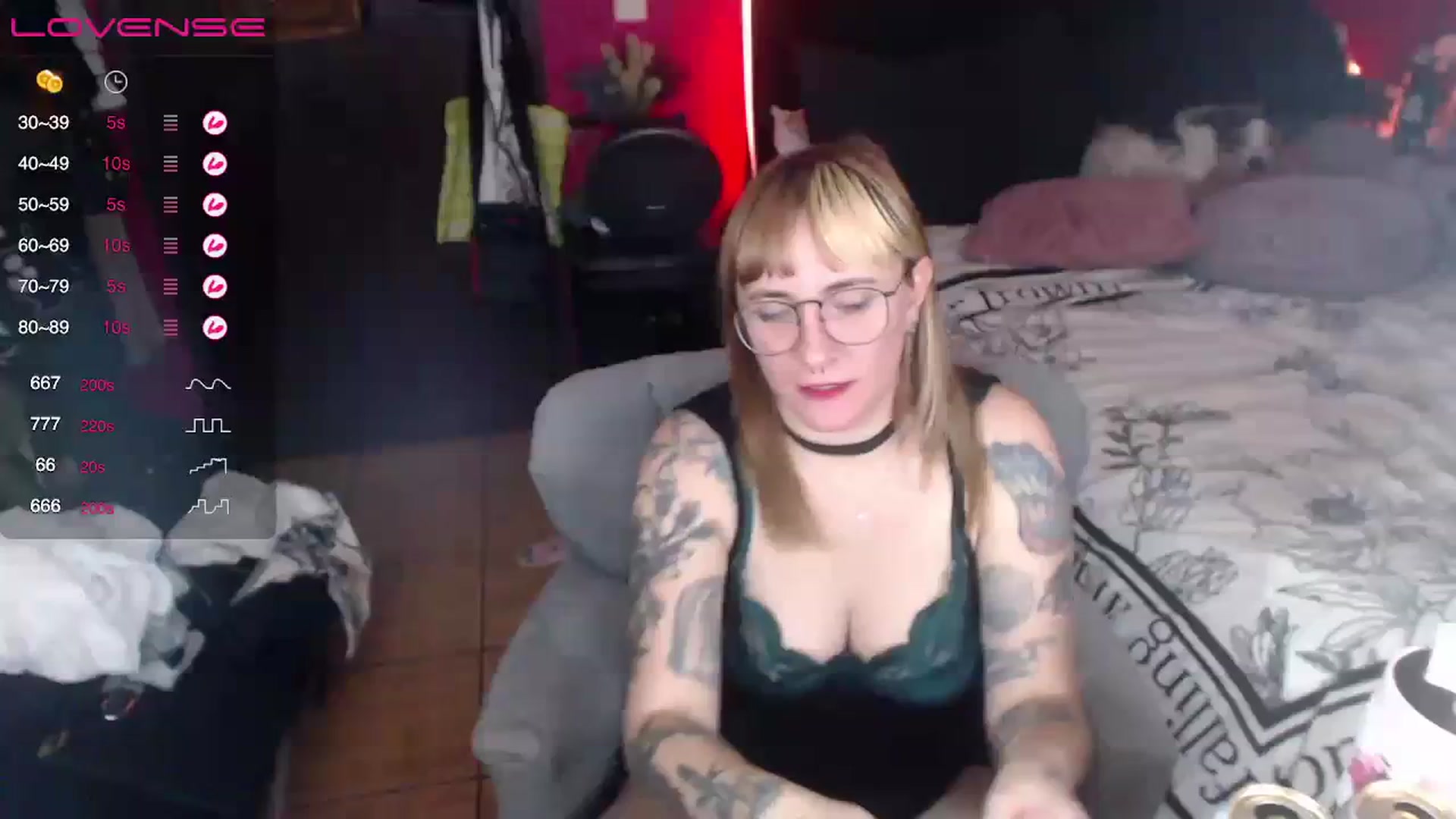 Gallery image thumbnail from AxeHallow's myfreecams stream on, 04/06/2024, 15:14 image 1 of 20