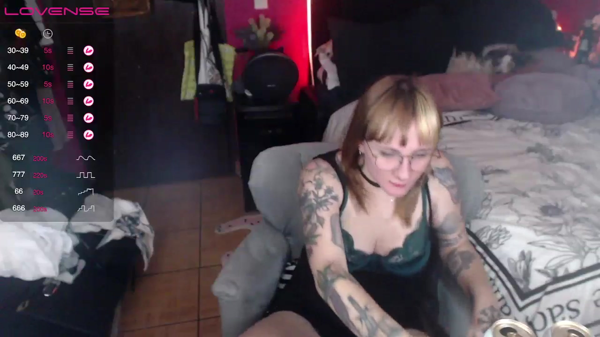Gallery image thumbnail from AxeHallow's myfreecams stream on, 04/06/2024, 15:14 image 3 of 20