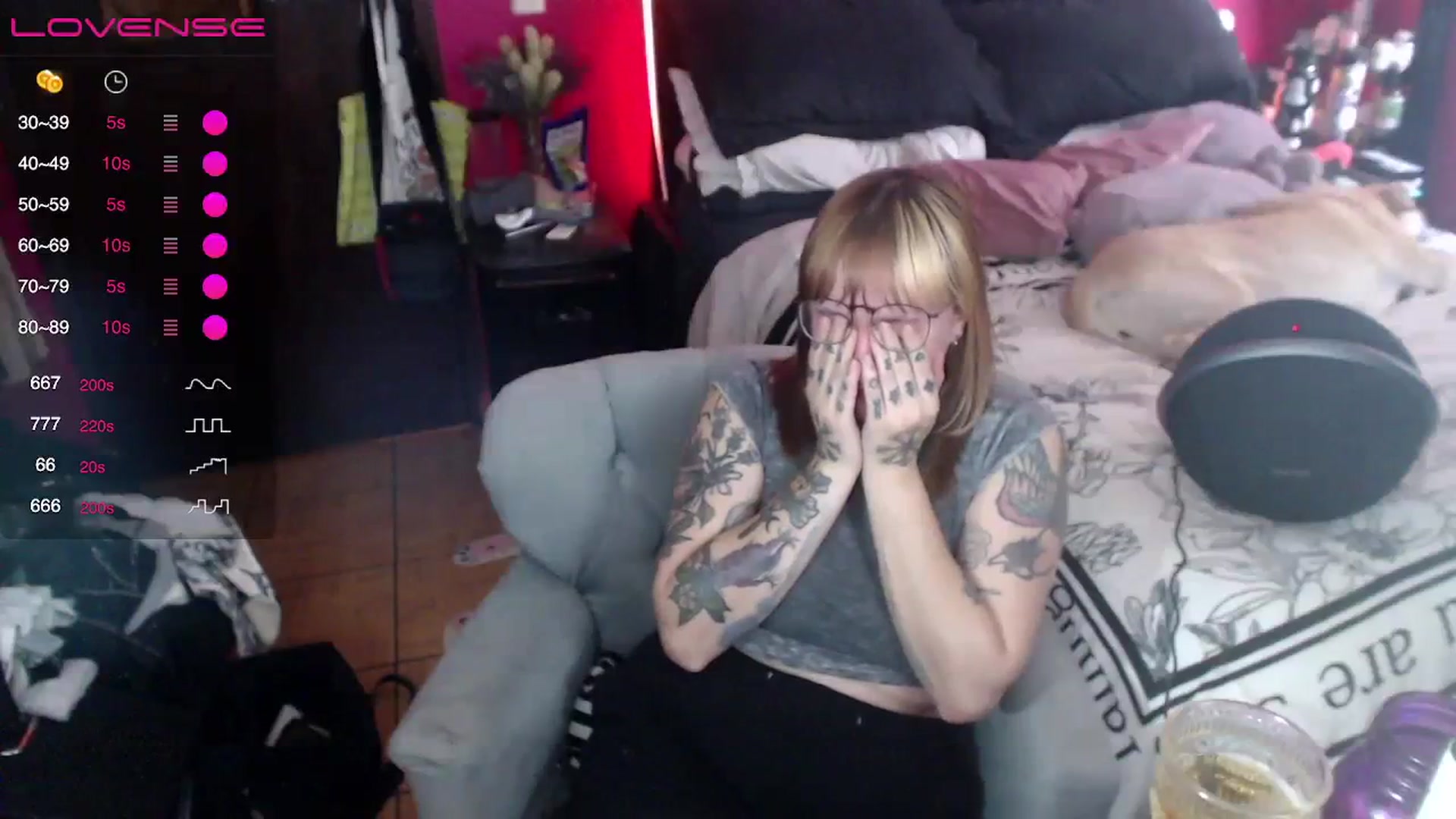 Gallery image thumbnail from AxeHallow's myfreecams stream on, 04/06/2024, 16:21 image 18 of 20