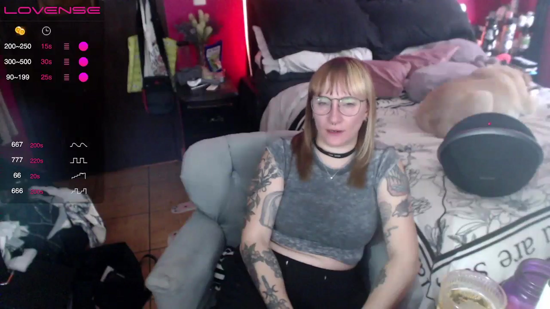 Gallery image thumbnail from AxeHallow's myfreecams stream on, 04/06/2024, 16:21 image 13 of 20