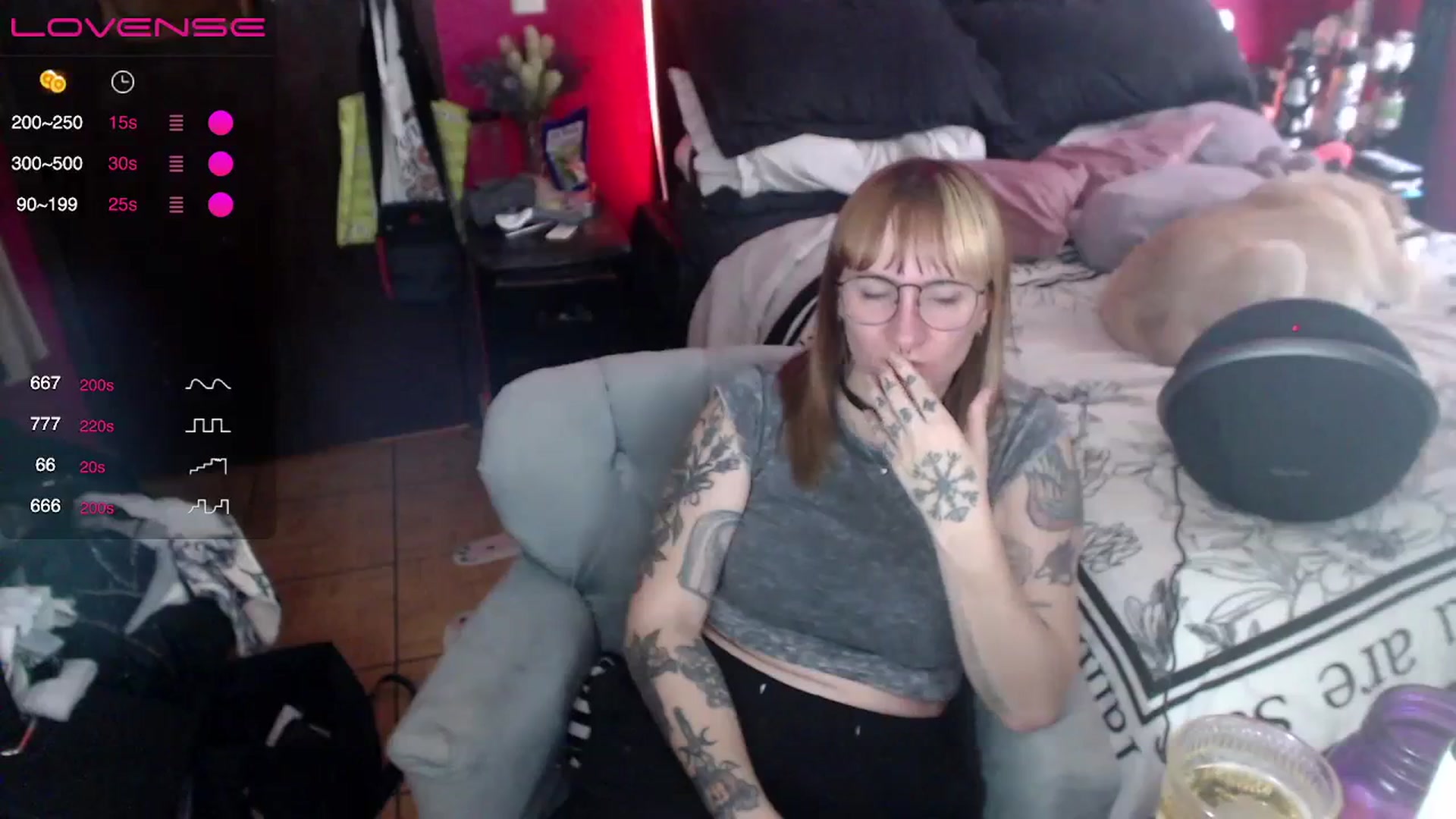 Gallery image thumbnail from AxeHallow's myfreecams stream on, 04/06/2024, 16:21 image 14 of 20