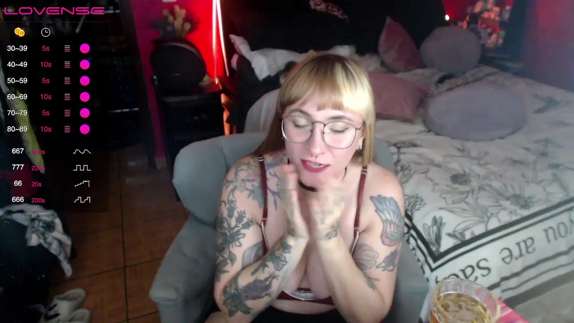 Gallery image thumbnail from AxeHallow's myfreecams stream on, 04/10/2024, 05:25 image 17 of 20