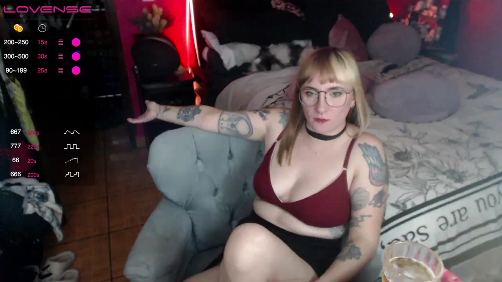 Gallery image thumbnail from AxeHallow's myfreecams stream on, 04/10/2024, 05:25 image 8 of 20