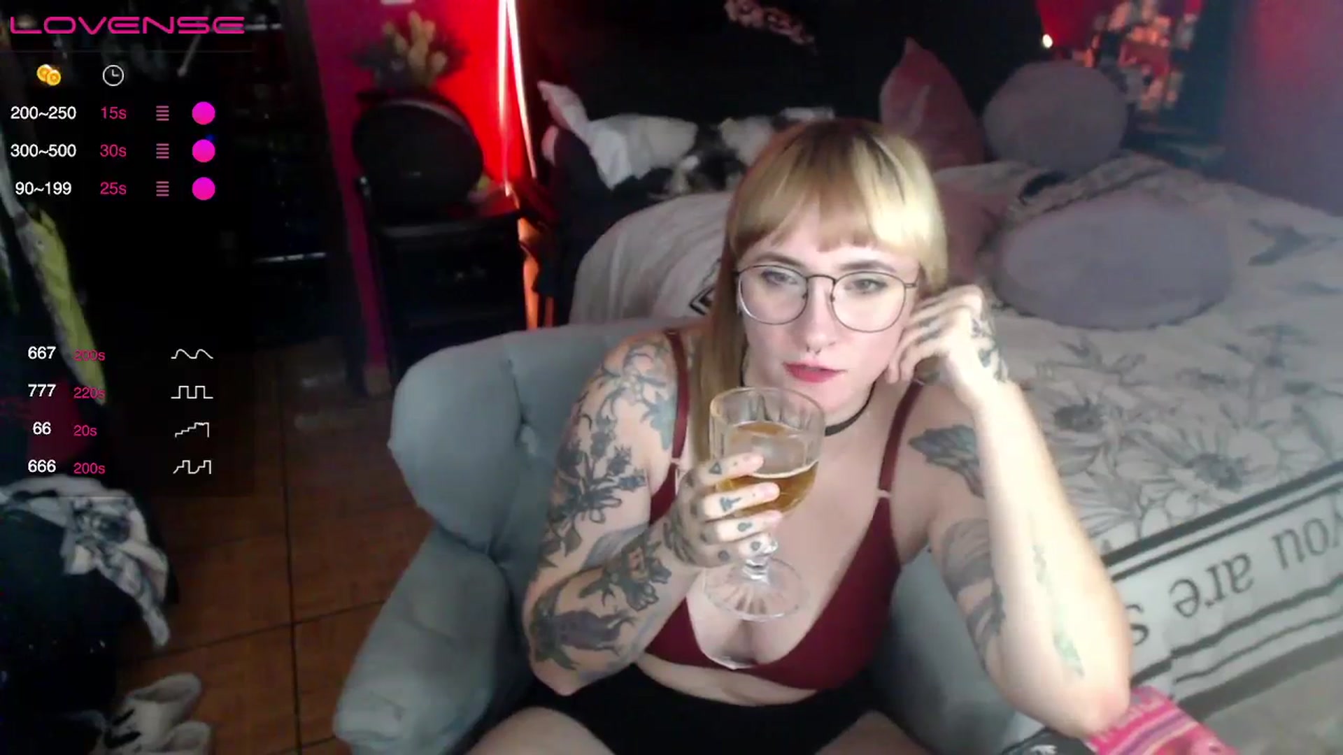 Gallery image thumbnail from AxeHallow's myfreecams stream on, 04/10/2024, 05:25 image 9 of 20